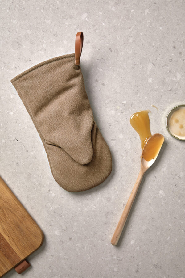 VINGA Asado oven mitt - Tan