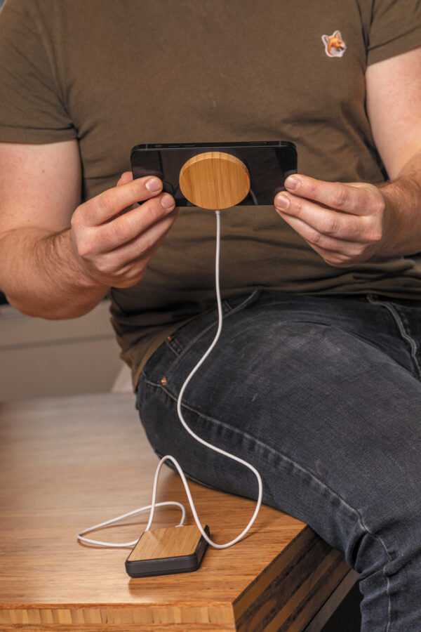 10W bamboo magnetic wireless charger - Chargers & Powerbanks