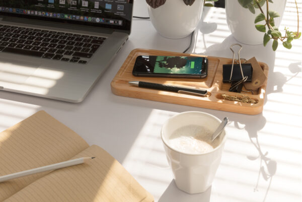 Bamboo desk organiser 10W wireless charger - Chargers & Powerbanks