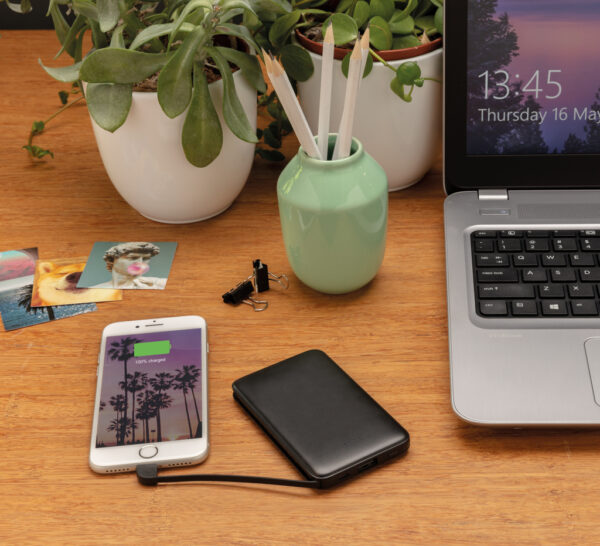 5.000 mAh Pocket Powerbank with integrated cables - Black