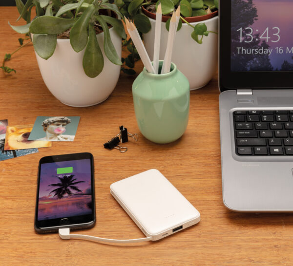 5.000 mAh Pocket Powerbank with integrated cables - White