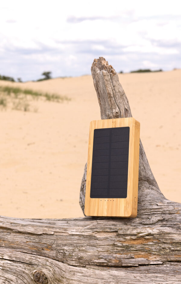 Sunwick 10.000 mAh Bamboo solar powerbank - Chargers & Powerbanks