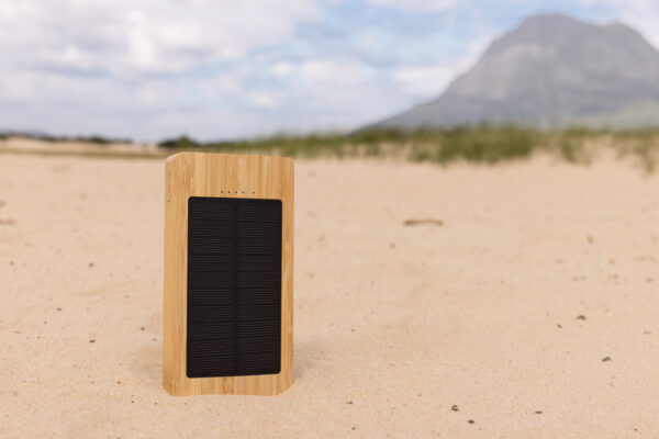 Sunwick 10.000 mAh Bamboo solar powerbank - Chargers & Powerbanks